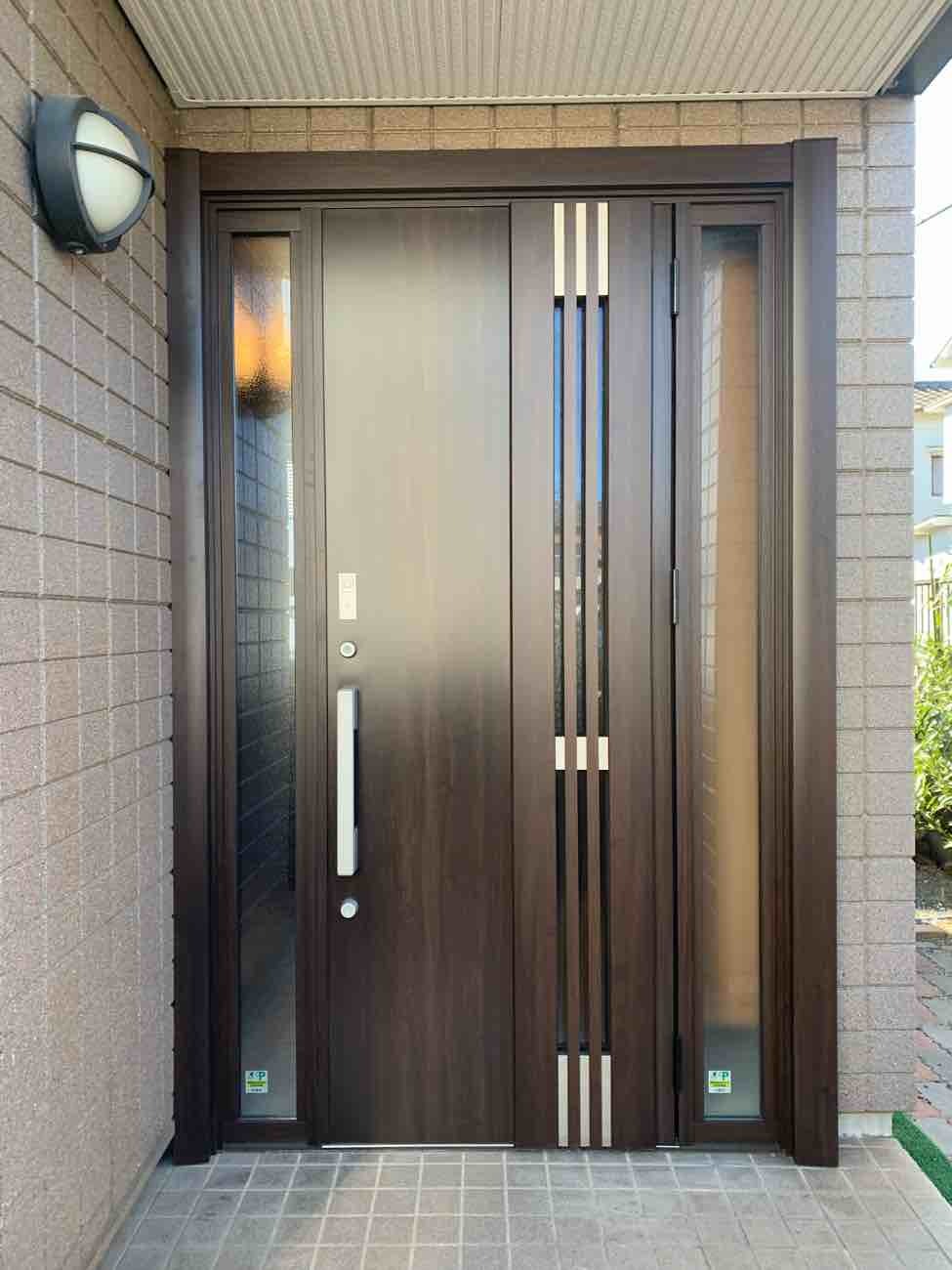 【埼玉県八潮市】T様邸玄関ドア交換工事が完了しました。リクシル リシェント 画像