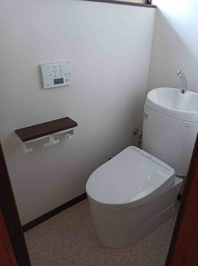 【埼玉県三郷市】S様邸トイレ交換工事が完了しました。TOTO ピュアレストEX 画像