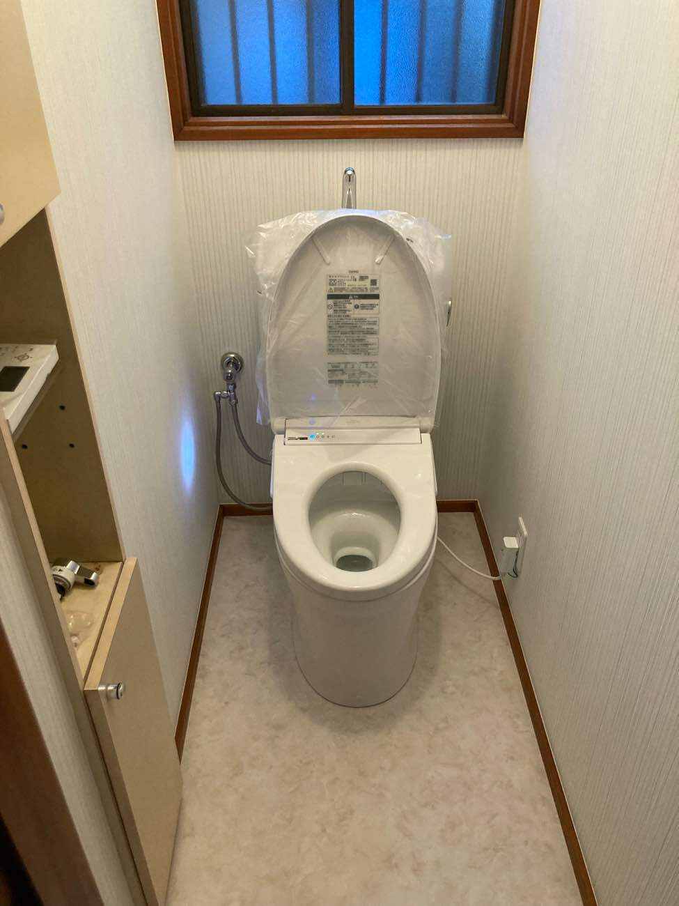 【埼玉県吉川市】O様邸トイレ交換工事が完了しました。TOTO ピュアレストQR 画像