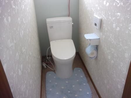 【埼玉県吉川市】T様邸トイレ2台交換工事が始まりました。TOTO ピュアレストQR 2台 アイキャッチ画像