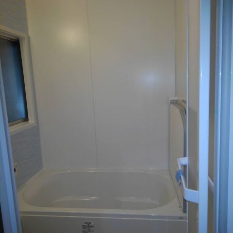 【埼玉県吉川市】F様邸タイル浴室解体ユニットバス リクシル リノビオ 1416は完了しました。 アイキャッチ画像