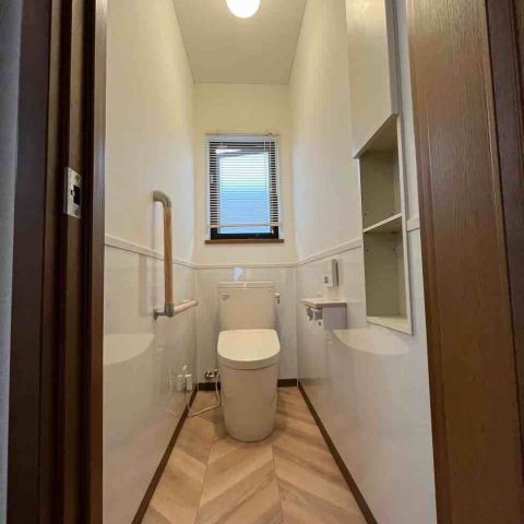 【埼玉県越谷市】O様邸トイレ内装工事が完了しました。TOTOピュアレストEX アイキャッチ画像