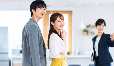 お客様とスタッフ イメージ写真