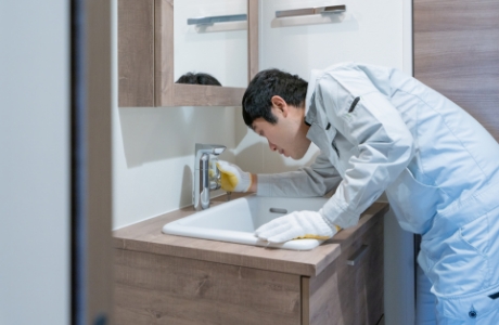 スタッフが作業している様子 イメージ写真