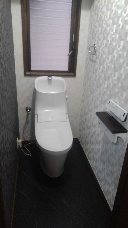 【埼玉県三郷市】I様邸トイレ交換工事 LIXILアメージュZA 2台