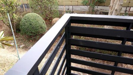 【埼玉県三郷市】M様邸目隠しウッドフェンス修繕工事は完了しました。