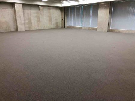 【埼玉県吉川市】K様店舗は内部原状回復工事タイルカーペット張替は完了しました。