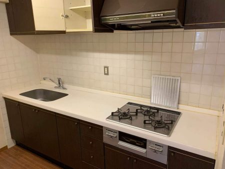 【埼玉県三郷市】さつき平マンションのリノベーション工事は壁解体工事です。