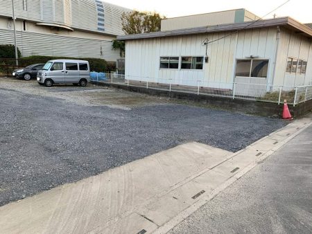 【埼玉県三郷市】E様邸駐車場改良工事は完了しました。