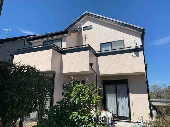 【埼玉県三郷市】H様邸屋根カバー工法外壁塗装工事が完了しました。