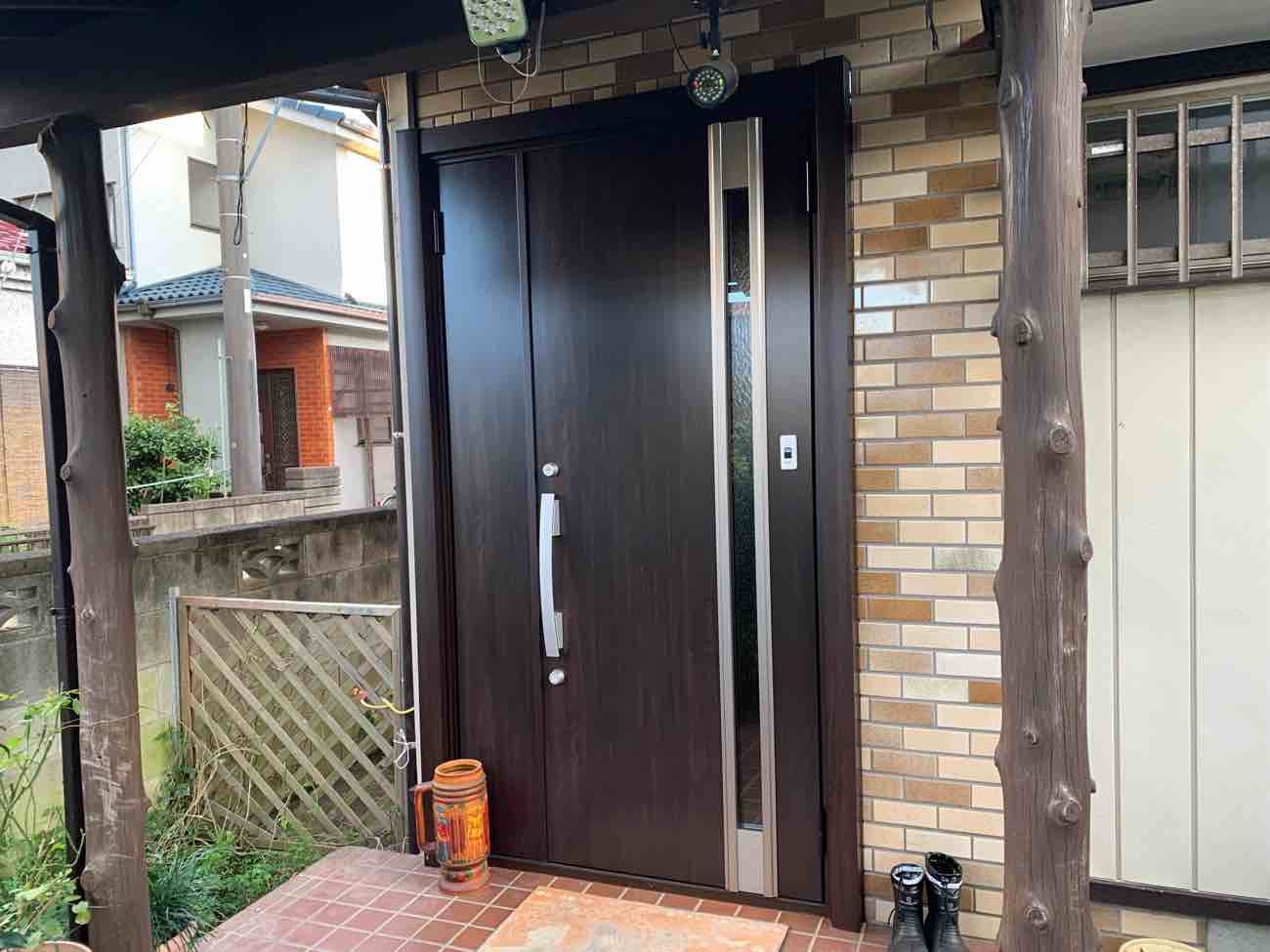 【埼玉県北葛飾郡松伏町】K様邸玄関ドア交換工事が完了しました。リクシル リシェント