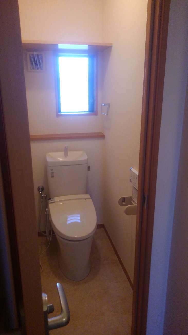 【埼玉県草加市】I様邸トイレ交換工事が完了しました。リクシル アメージュZ