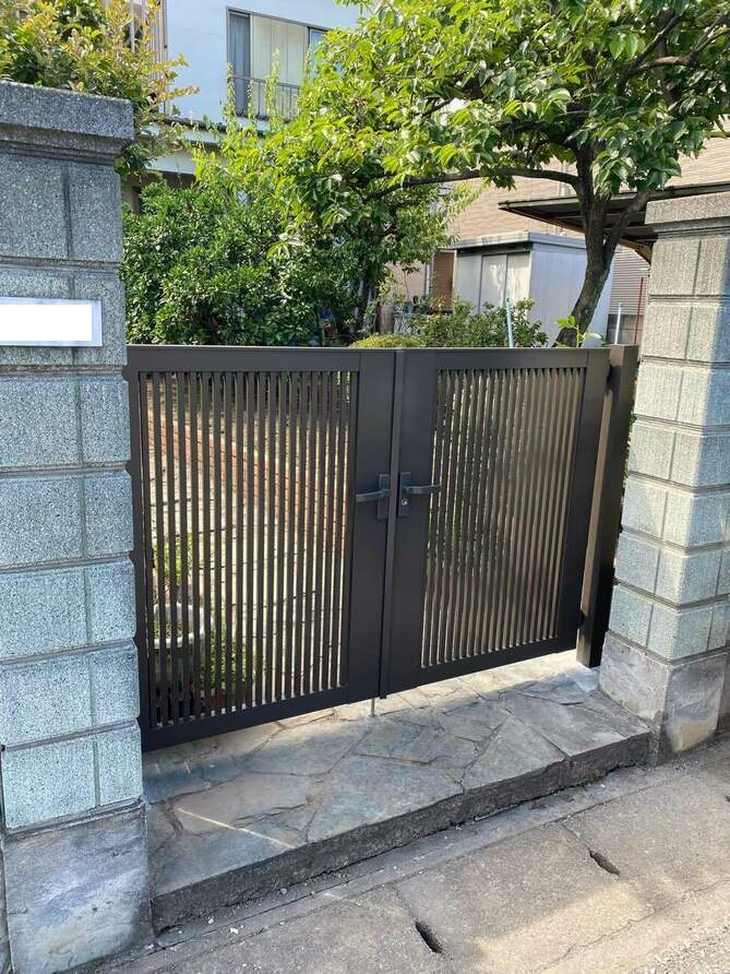 【埼玉県北葛飾郡松伏町】F様邸は開き門扉交換工事を行いました。リクシル TR1型