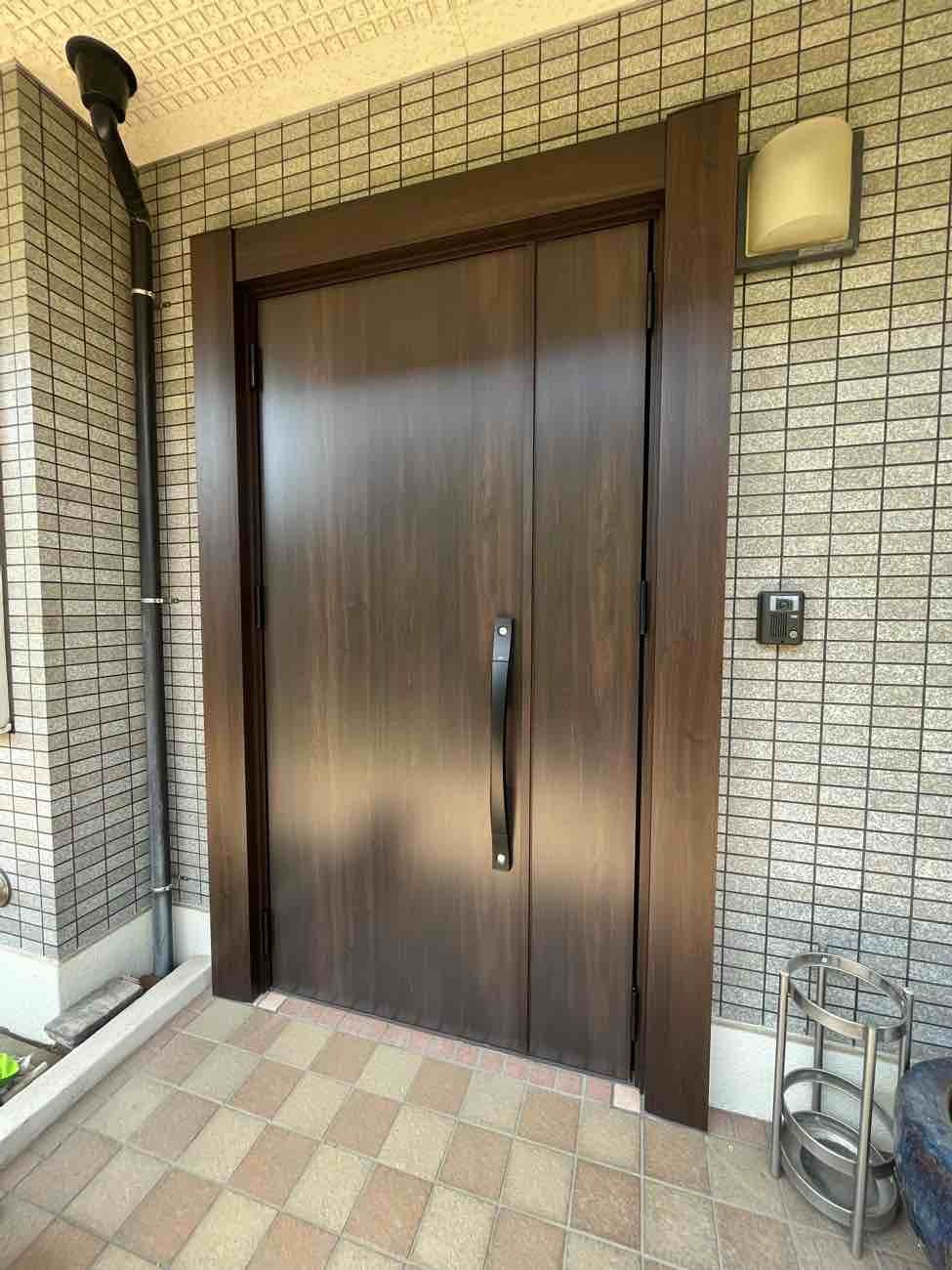 【東京都足立区】F様邸玄関ドア交換工事が完了しました。リクシル リシェント