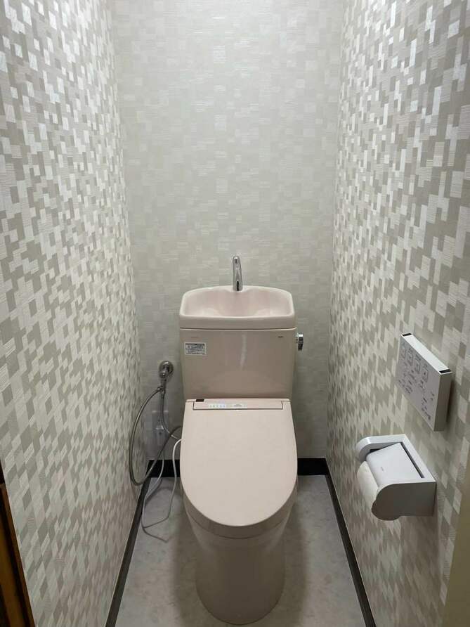 【埼玉県三郷市】S様邸トイレ交換工事が完了しました。TOTOピュアレストQR