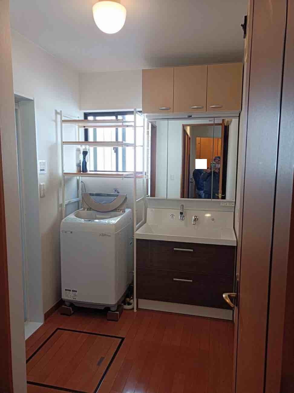 【埼玉県吉川市】T様邸洗面化粧台交換工事が完了しました。リクシル ピアラ W900