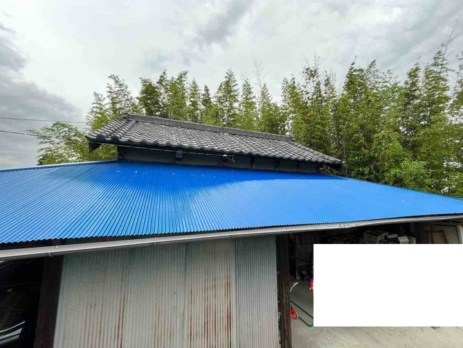 【埼玉県三郷市】K様邸倉庫屋根塗装工事を行いました。