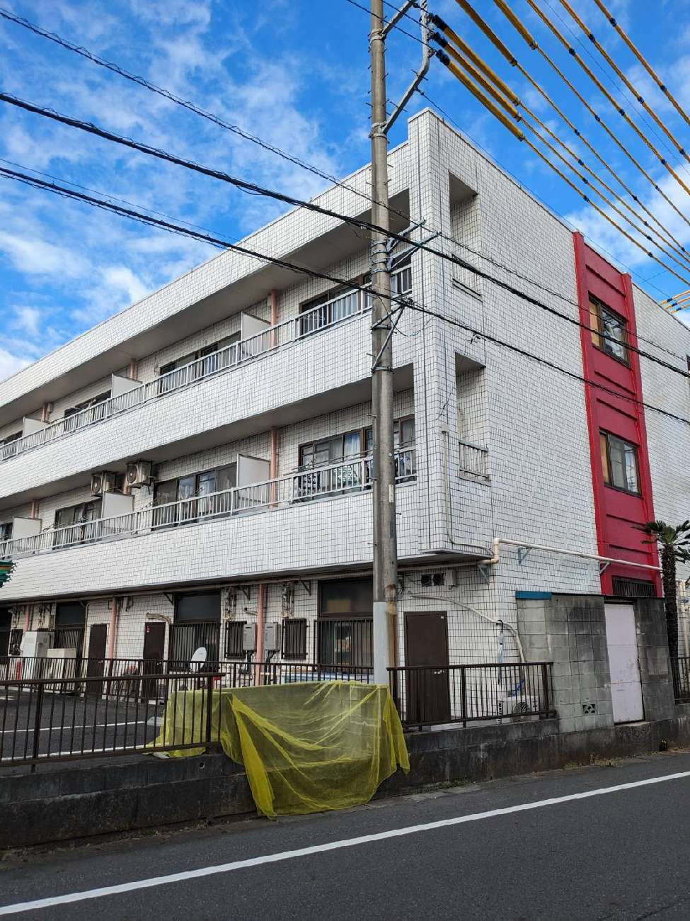 【埼玉県吉川市】T様賃貸マンション外壁塗装工事が完了しました。ロックペイント ハイパービルロック