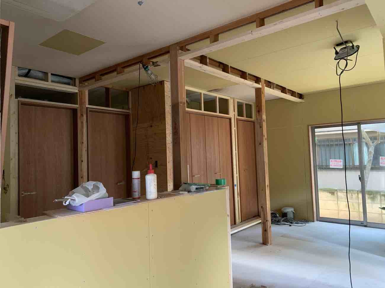 【埼玉県三郷市】T様邸フルリフォーム工事は建具、収納、室内ドアが取り付きました。