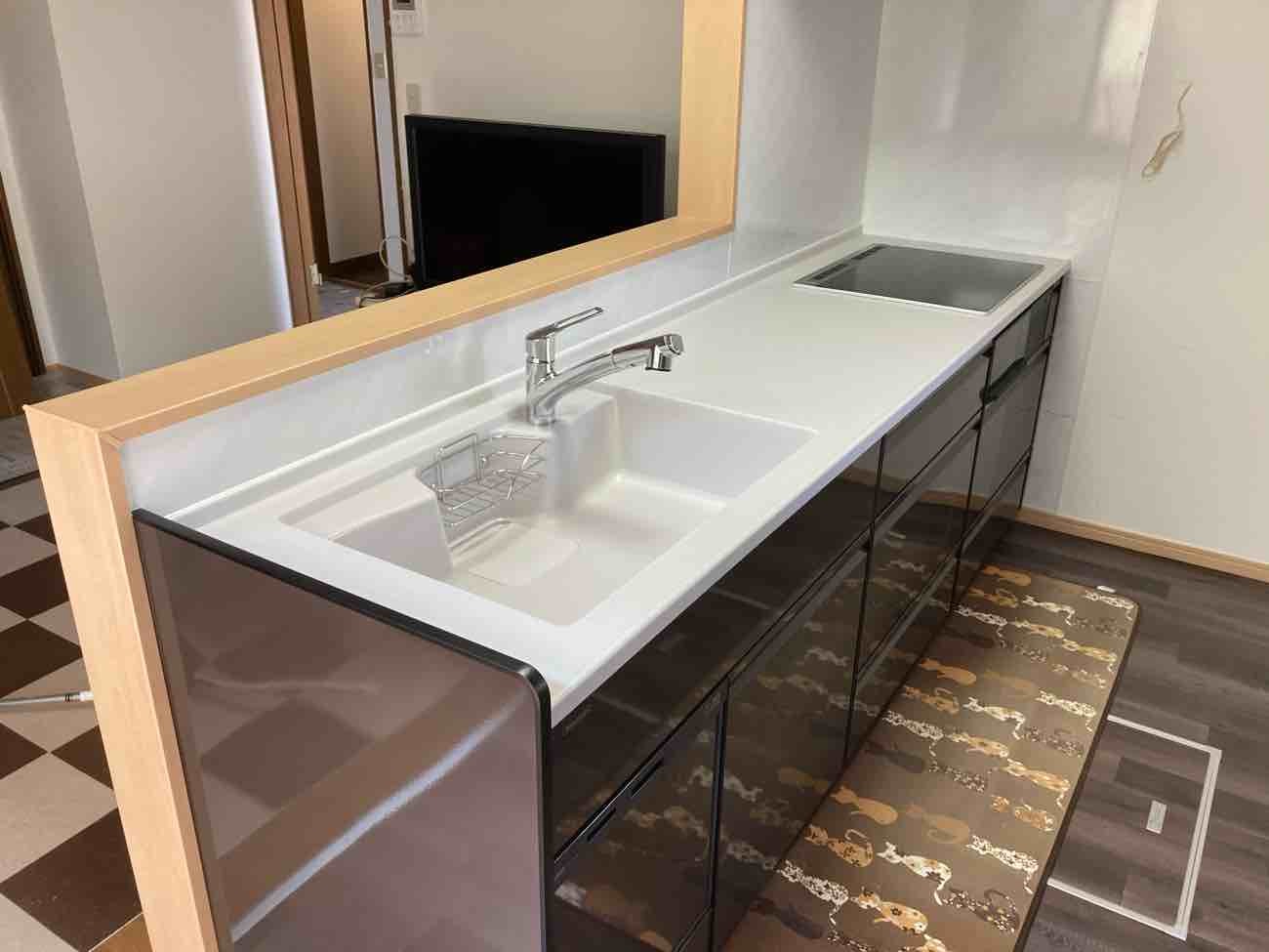 【埼玉県八潮市】H様邸キッチン移設交換工事が完了しました。タカラ トレーシア