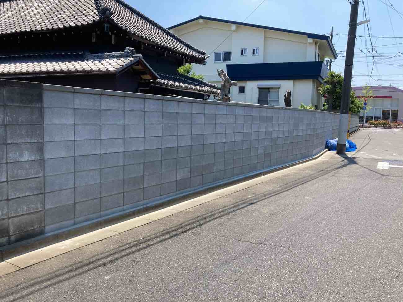【東京都足立区】Y様邸万年塀解体、新規ブロック設置工事が完了しました。