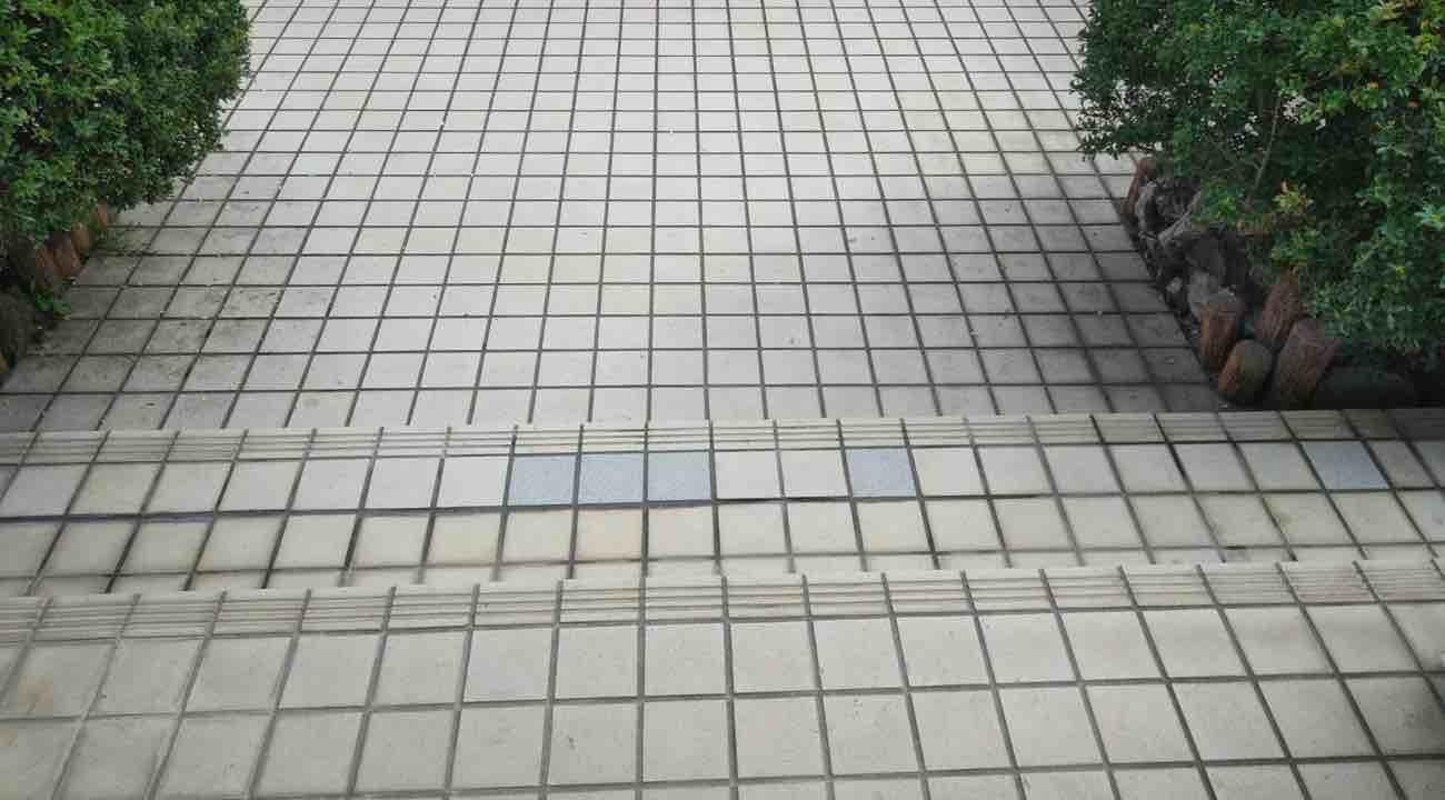 【埼玉県三郷市】A様邸タイル補修工事が完了しました。