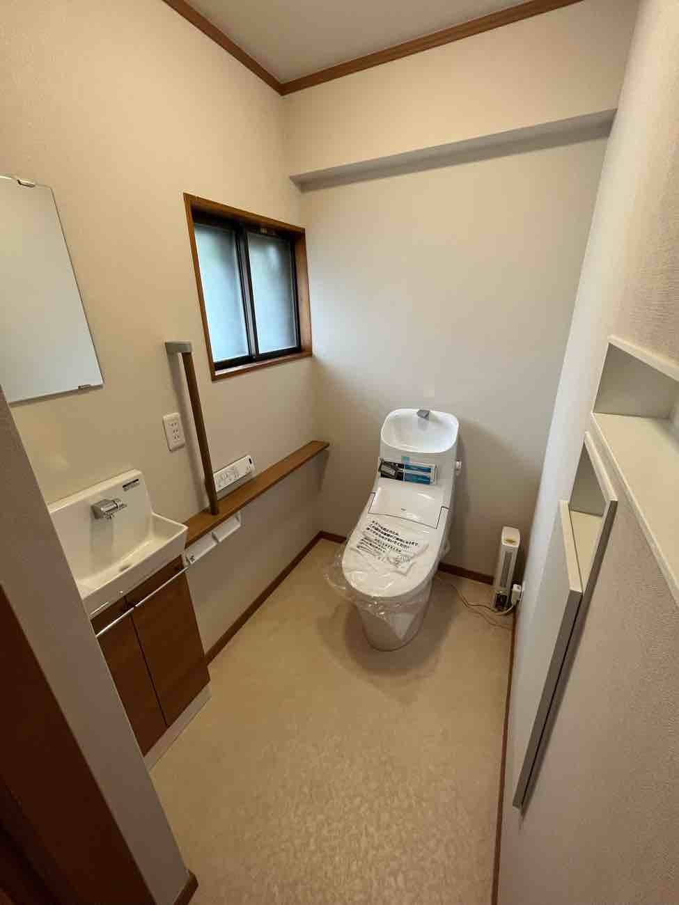 【埼玉県三郷市】C様邸トイレ改修工事が完了しました。リクシル アメージュZA