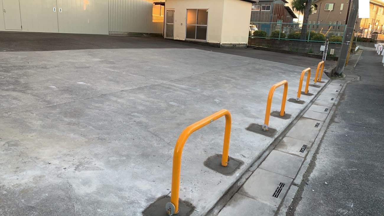【埼玉県三郷市】S様倉庫脱着式バリカー設置工事が完了しました。