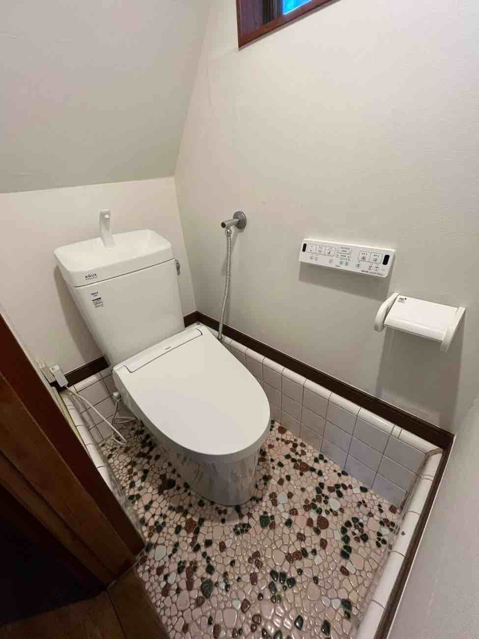 【埼玉県三郷市】M様邸トイレ交換工事が完了しました。LIXILアメージュZ
