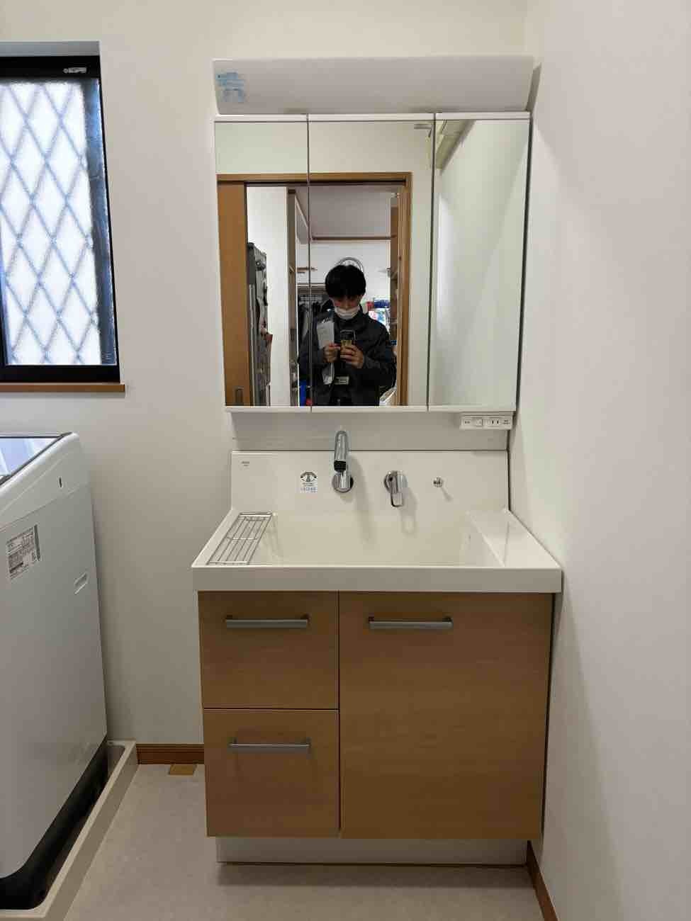【埼玉県吉川市】M様邸洗面化粧台交換工事が完了しました。LIXIL ピアラ