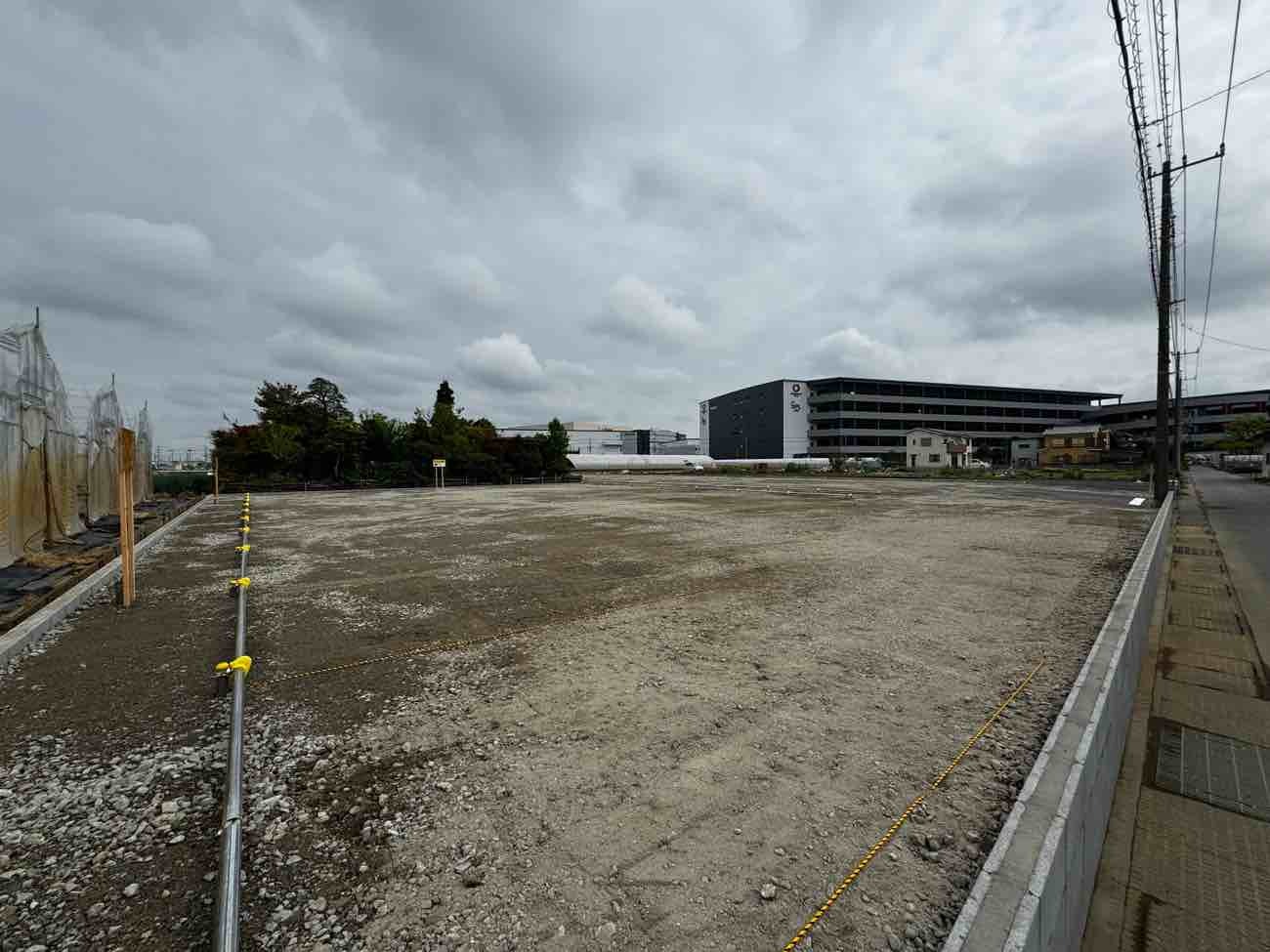 【埼玉県三郷市】H様駐車場造成工事が完了しました。