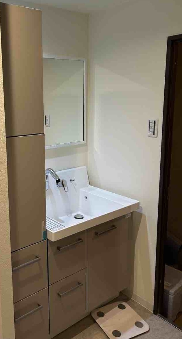 【埼玉県三郷市】S様邸洗面化粧台交換工事が完了しました。リクシル LIXIL ピアラ