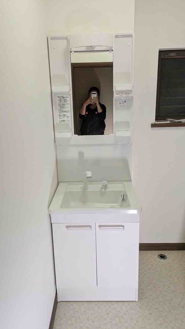 【埼玉県三郷市】A様邸洗面化粧台交換工事が完了しました。TOTO Vシリーズ