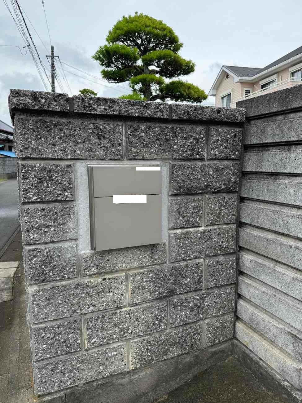【埼玉県三郷市】C様邸ブロック塀ポスト交換工事が完了しました。リクシル エクスポスト