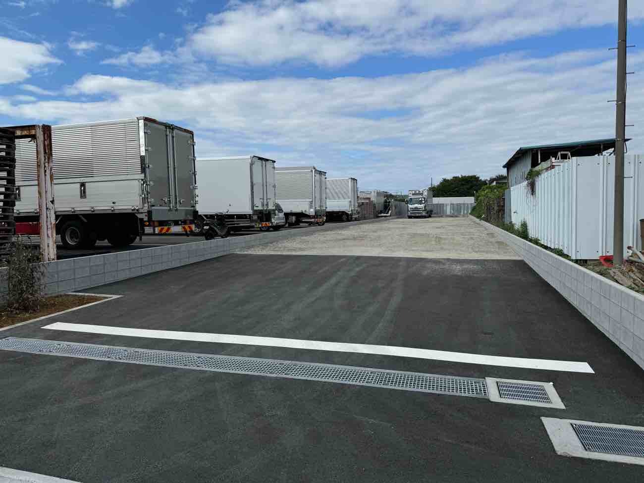 【埼玉県草加市】S様土地駐車場造成工事が完了しました。