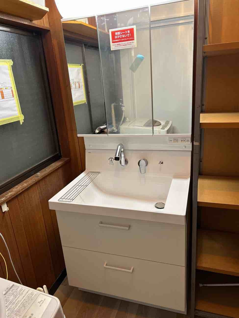 【埼玉県八潮市】N様邸洗面化粧台交換工事が完了しました。LIXIL リクシル ピアラ