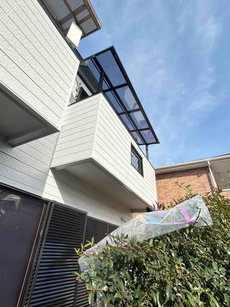 【埼玉県吉川市】S様邸テラス屋根設置工事が完了しました。LIXIL スピーネ