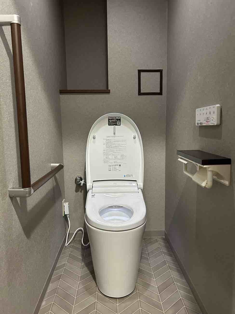 【埼玉県】三郷市S様邸トイレ交換工事が完了しました。リクシル INAX サティスS