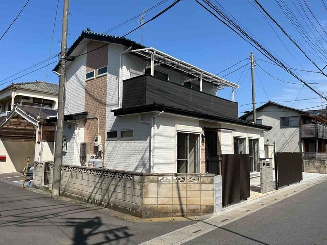 【埼玉県三郷市】F様邸外壁屋根葺き替えフルリフォーム工事が完了しました。