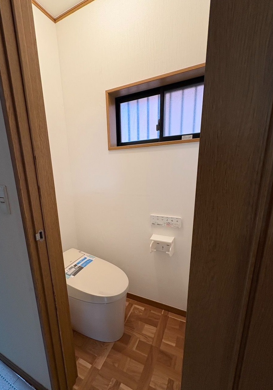 【千葉県流山市】M様邸トイレ交換工事が完了しました。リクシル LIXIL サティスS