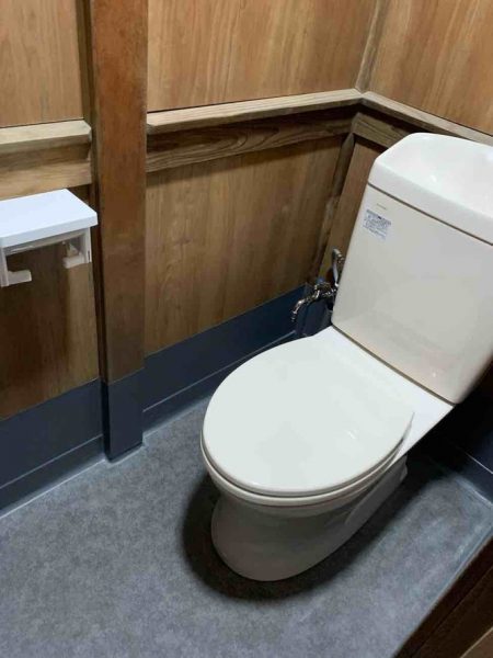 【埼玉県三郷市】I様邸納屋トイレ工事が完了しました。TOTO QR
