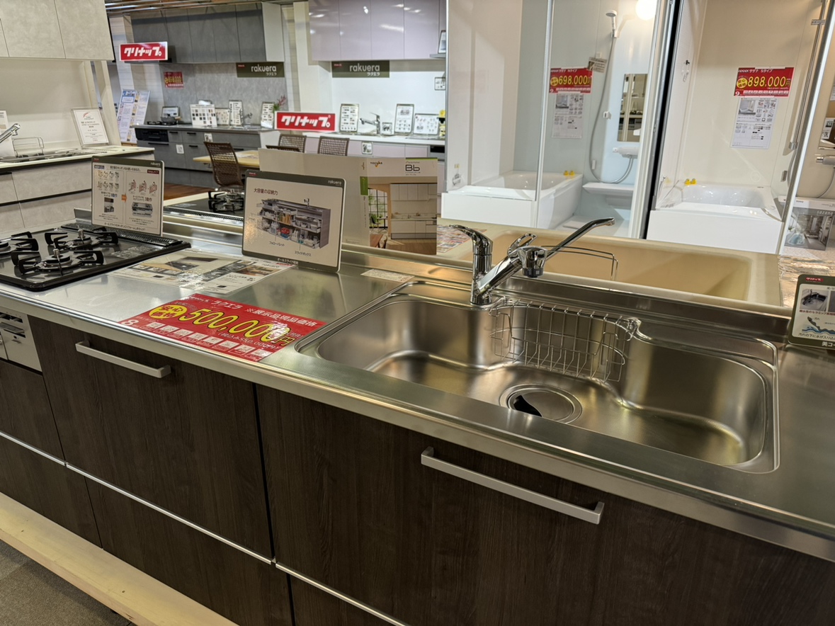 【埼玉県三郷市】ショールーム展示品 クリナップ ラクエラ キッチン工事費込み税込55万円で販売中です