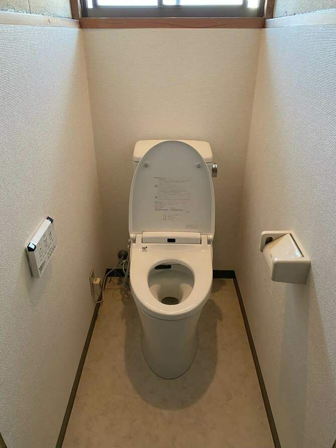 【埼玉県三郷市】O様邸トイレ交換工事が完了しました。リクシル アメージュZ