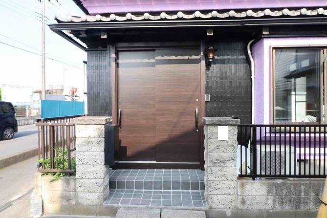 【埼玉県三郷市】O様邸玄関引戸交換工事 LIXIL リシェント