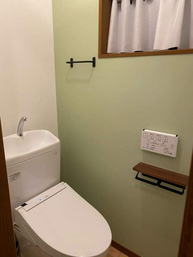 【埼玉県吉川市】K様邸トイレ交換工事が完了しました。TOTOピュアレストQR