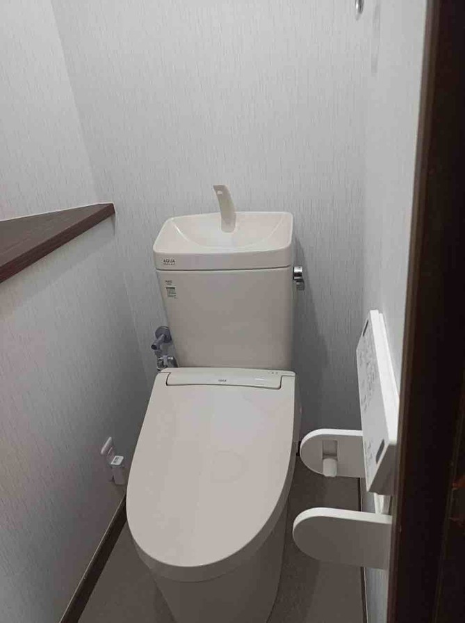 【埼玉県三郷市】S様邸トイレ交換工事を行いました。LIXILアメージュZ リクシル