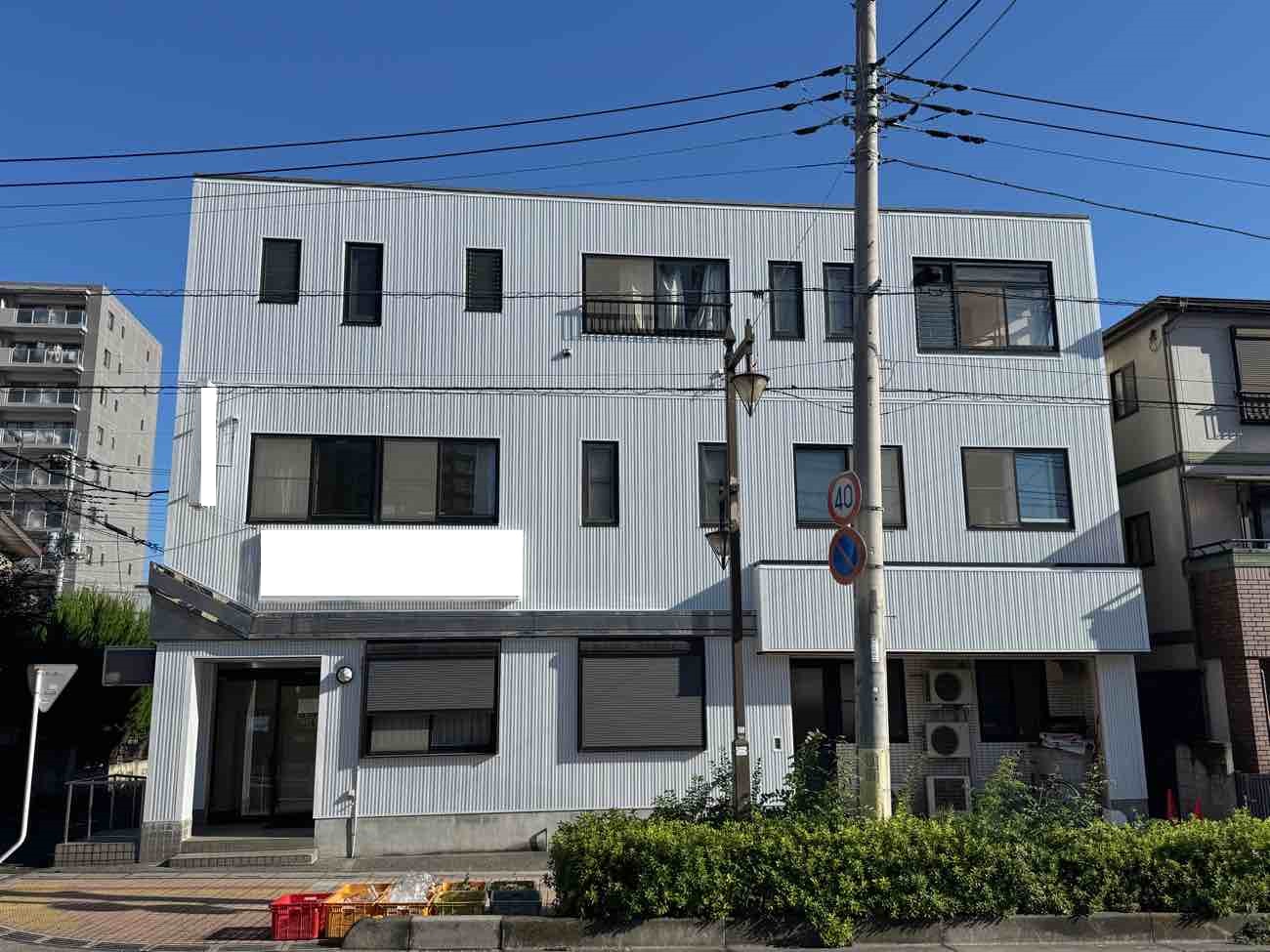 【埼玉県春日部市】T様病院施設 外壁スパンドレルカバー工事
