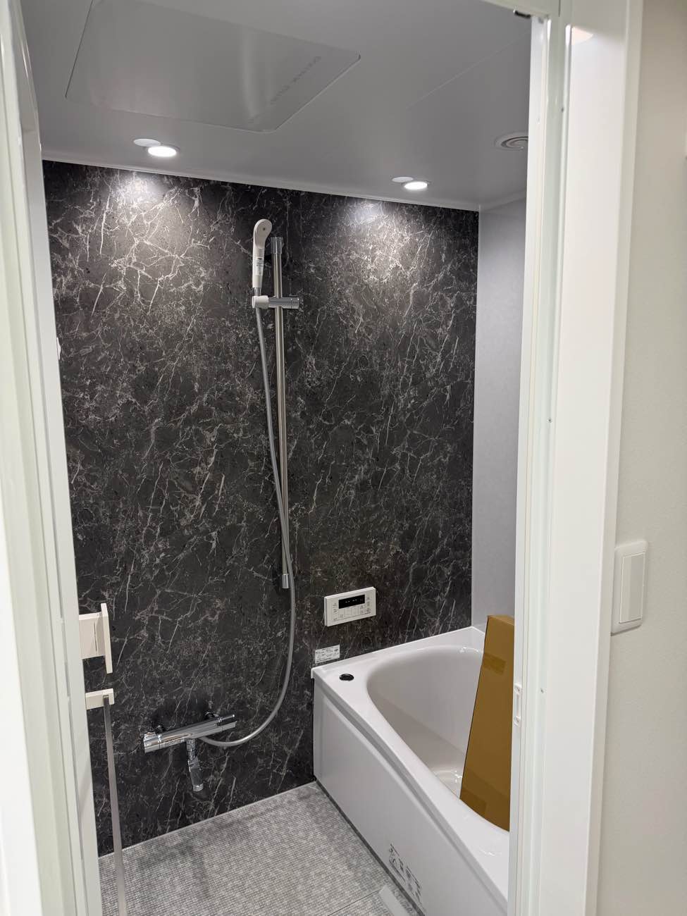 【埼玉県三郷市】暗かったお風呂がまるでホテルのような空間に！TOTOマンションリモデルへの交換工事