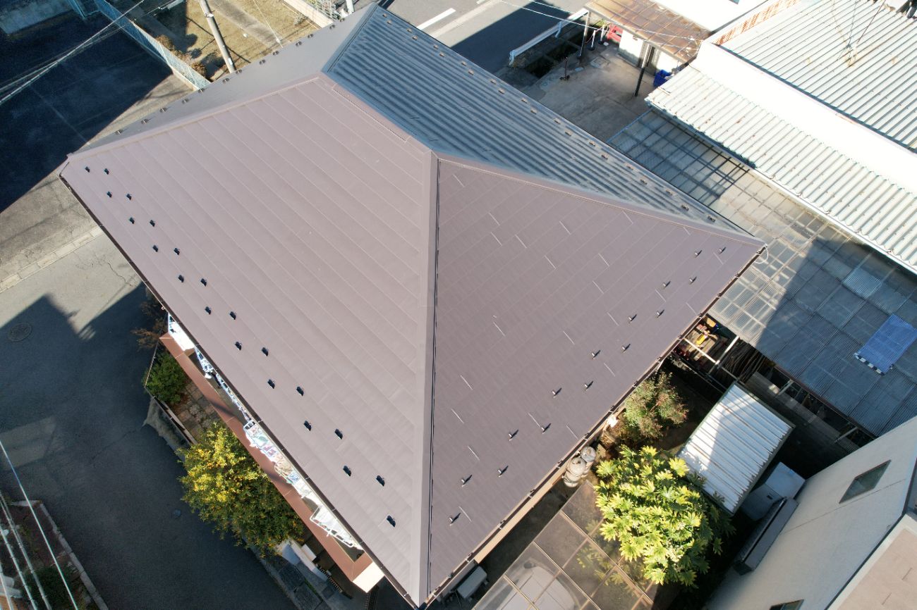 【埼玉県三郷市】M様邸 屋根カバー工事｜スーパーガルテクト採用 アイジー工業