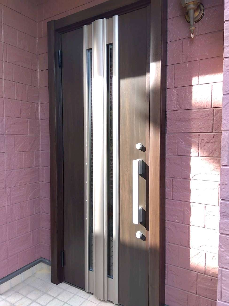 【埼玉県三郷市】Y様邸 玄関ドア交換工事 リクシル リシェント 施工事例